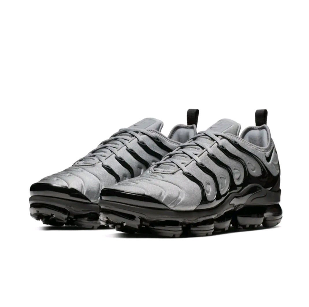 NIKE AIR VAPORMAX PLUS “GREY”
